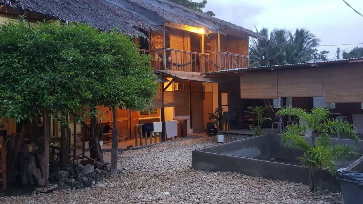 Babu Backpackers Inn Moalboal Extérieur photo